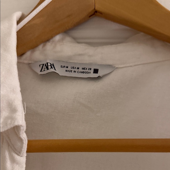 Zara White Eyelet Blouse with Button Detail - Picture 3 of 3